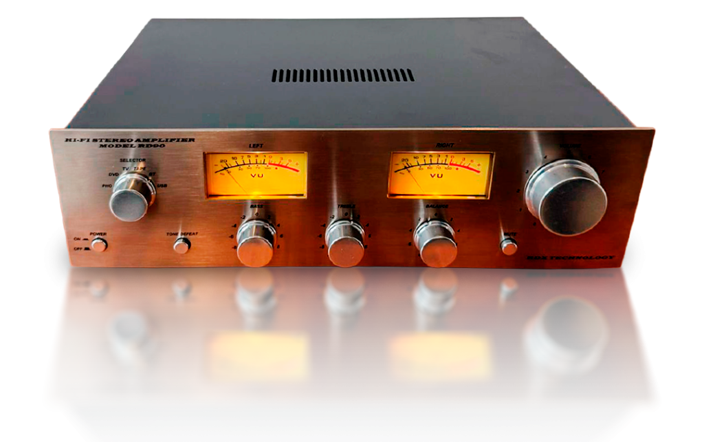 Amplificador RD90 RDX com medidores analógicos iluminados e lista de diferenciais de alta fidelidade