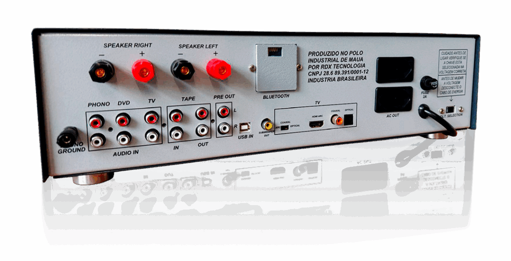 Amplificador RD90 RDX visto pela parte traseira com conexões de entrada e saída de áudio